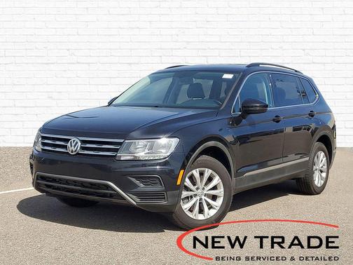 Deep Black Pearl Metallic 2018 Volkswagen Tiguan 2.0T SE 4MOTION