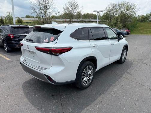 Wind Chill Pearl 2022 Toyota Highlander Platinum