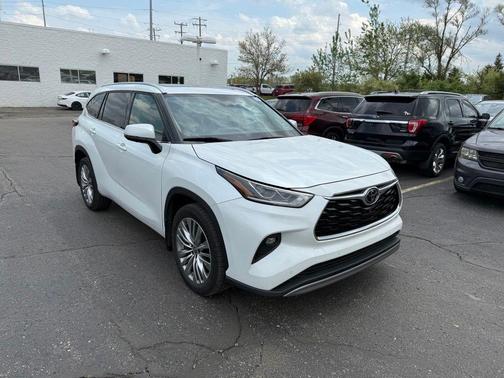 Wind Chill Pearl 2022 Toyota Highlander Platinum