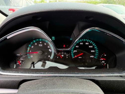 Summit White 2016 Chevrolet Traverse 1LT