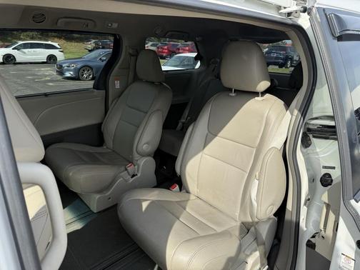 2015 Toyota Sienna XLE