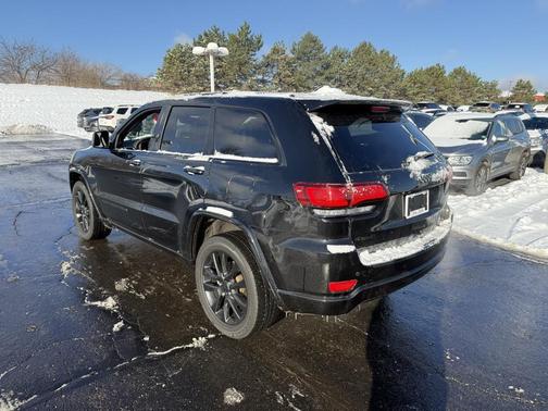 2022 Jeep Grand Cherokee Laredo