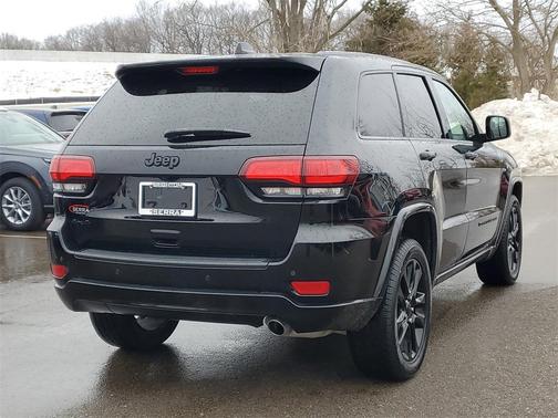 2022 Jeep Grand Cherokee Laredo