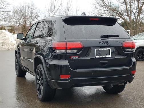 2022 Jeep Grand Cherokee Laredo