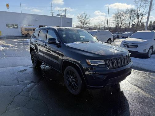 2022 Jeep Grand Cherokee Laredo