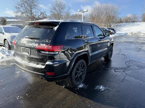 2022 Jeep Grand Cherokee Laredo