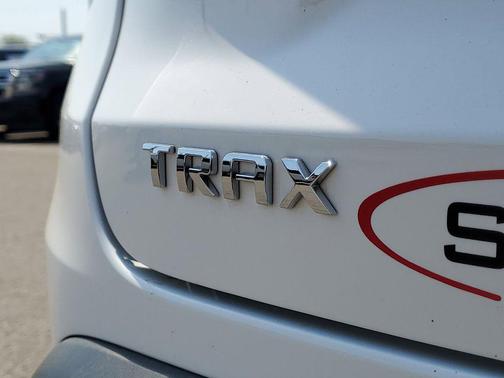 Summit White 2025 Chevrolet Trax FWD ACTIV