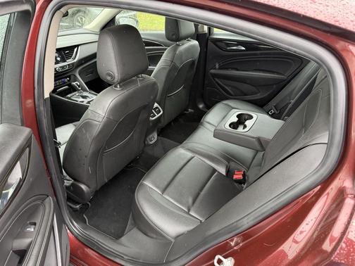 2018 Buick Regal Sportback Essence