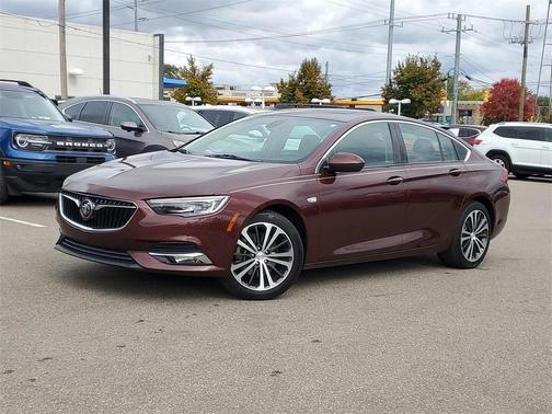 2018 Buick Regal Sportback Essence