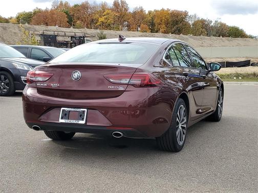 2018 Buick Regal Sportback Essence