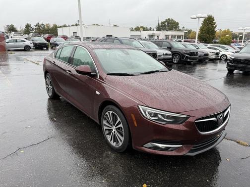 2018 Buick Regal Sportback Essence