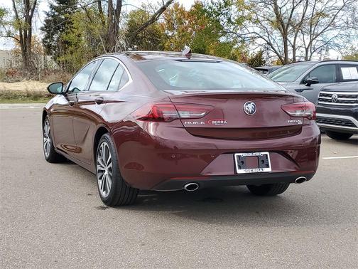 2018 Buick Regal Sportback Essence