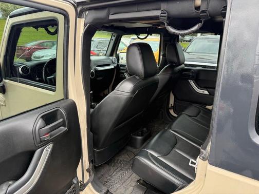 Mojave Sand Clearcoat 2016 Jeep Wrangler Unlimited Rubicon