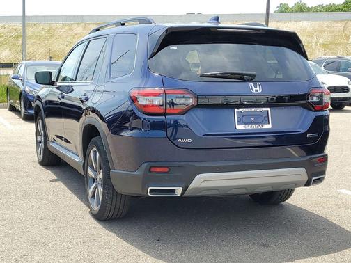 Obsidian Blue Pearl 2023 Honda Pilot Touring 8-Passenger