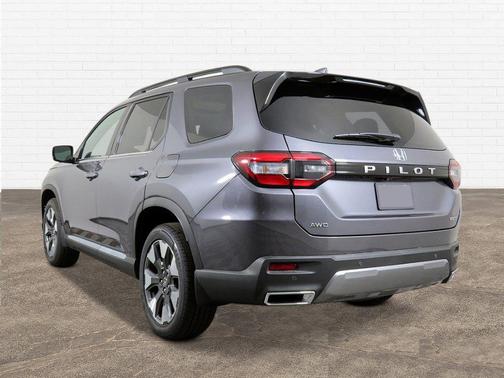 Modern Steel Metallic 2026 Honda Pilot Touring 8-Passenger
