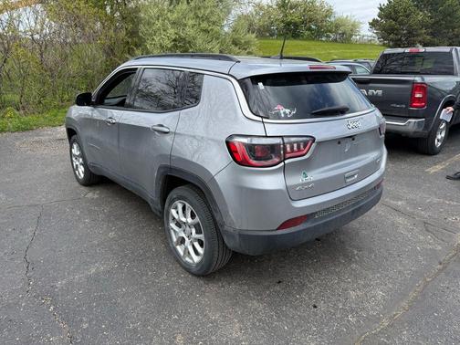 Billet Silver Metallic Clearcoat 2023 Jeep Compass Latitude Lux