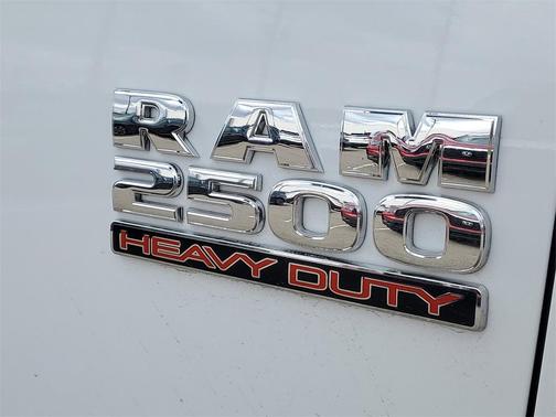 2018 RAM 2500 Laramie Crew Cab 4x4 6'4' Box