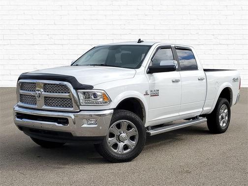2018 RAM 2500 Laramie Crew Cab 4x4 6'4' Box