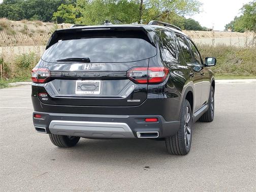 2025 Honda Pilot Touring 8-Passenger