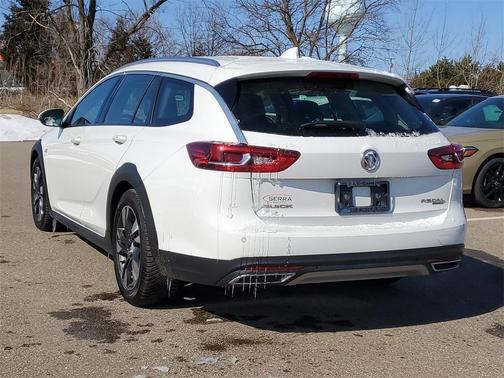 2018 Buick Regal TourX Essence