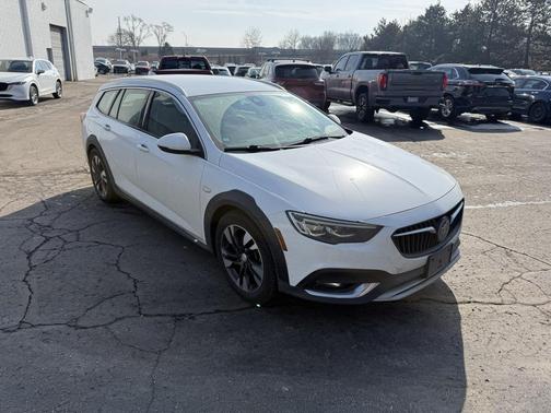 2018 Buick Regal TourX Essence