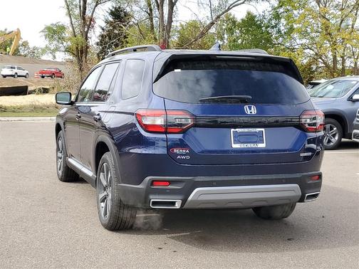 2025 Honda Pilot Touring 8-Passenger