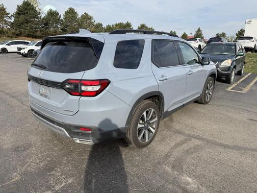 2023 Honda Pilot Touring 8-Passenger