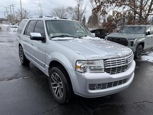 2012 Lincoln Navigator Base