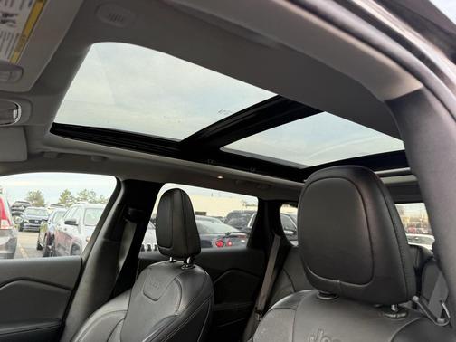 2022 Jeep Cherokee Latitude Lux