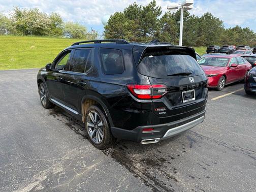 Crystal Black 2025 Honda Pilot Touring 8-Passenger