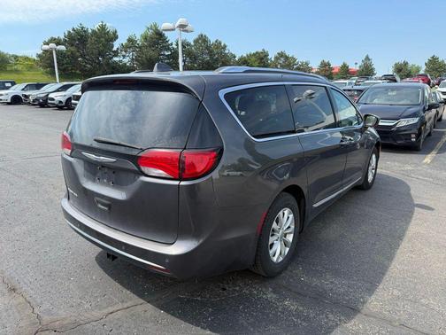 Granite Crystal Metallic Clearcoat 2018 Chrysler Pacifica Touring-L