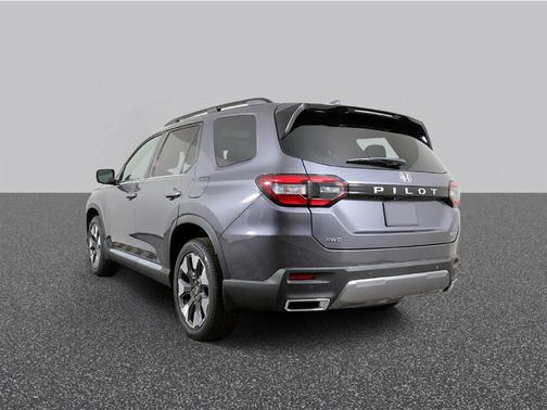 Modern Steel Metallic 2026 Honda Pilot Touring 8-Passenger