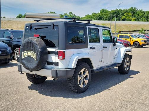 Bright White Clearcoat 2017 Jeep Wrangler Unlimited Sahara