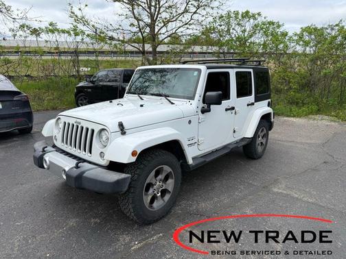 Bright White Clearcoat 2017 Jeep Wrangler Unlimited Sahara