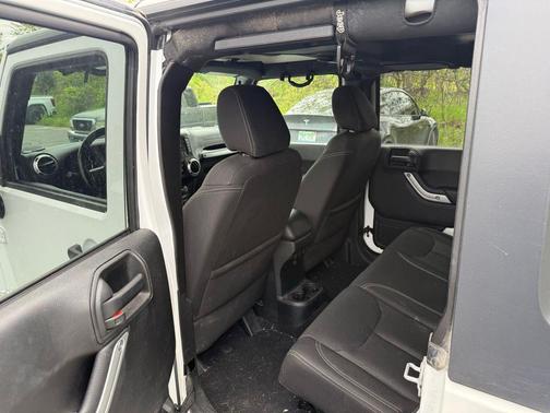 Bright White Clearcoat 2017 Jeep Wrangler Unlimited Sahara