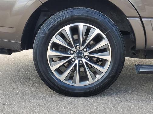 2015 Lincoln Navigator Base