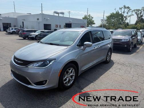 Billet Silver Metallic Clearcoat 2018 Chrysler Pacifica Limited