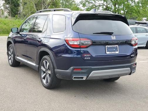 2025 Honda Pilot Touring 8-Passenger