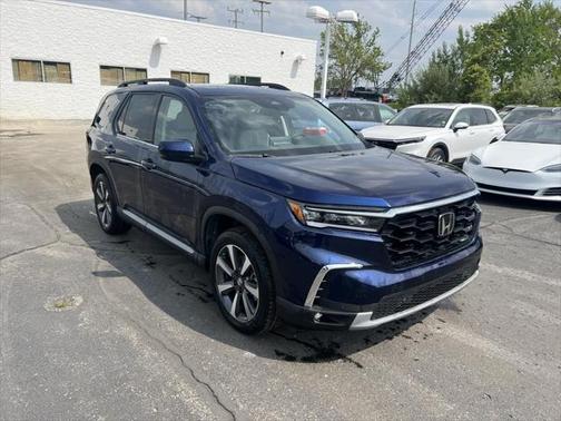 2025 Honda Pilot Touring 8-Passenger