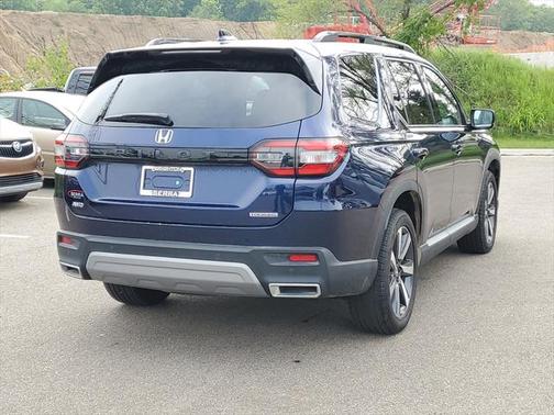 2025 Honda Pilot Touring 8-Passenger