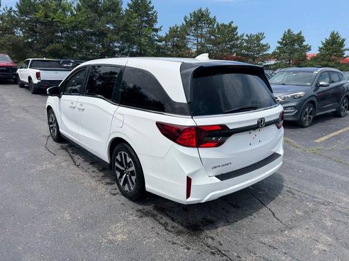 Silver 2025 Honda Odyssey EX-L