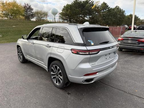 2022 Jeep Grand Cherokee Overland