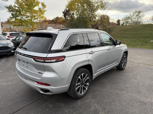 2022 Jeep Grand Cherokee Overland