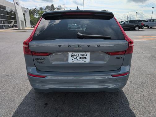 2022 Volvo XC60 B5 MOMENTUM
