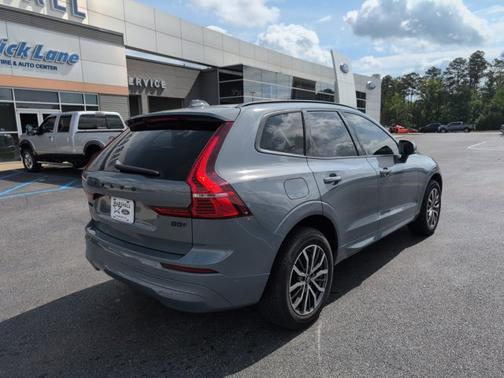 2022 Volvo XC60 B5 MOMENTUM