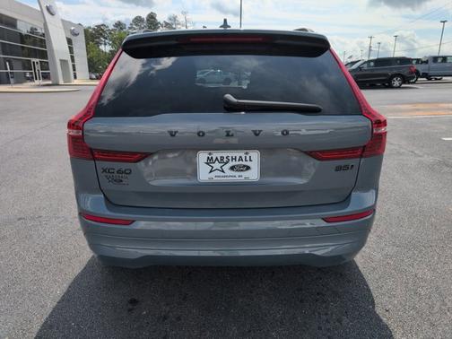 2022 Volvo XC60 B5 MOMENTUM