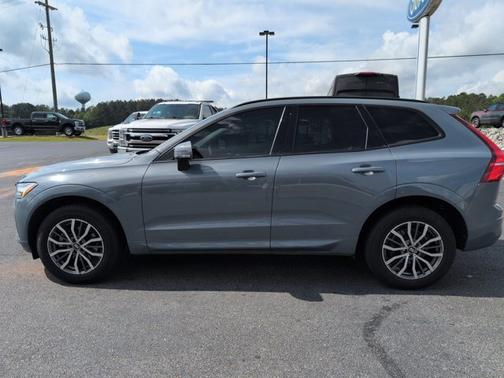 2022 Volvo XC60 B5 MOMENTUM