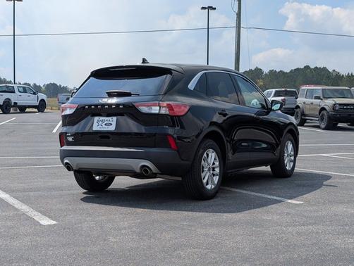 AGATE BLACK METALLIC 2022 Ford Escape SE