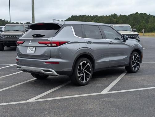 2024 Mitsubishi Outlander SE