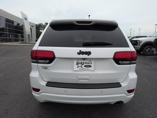 2020 Jeep Grand Cherokee LAREDO